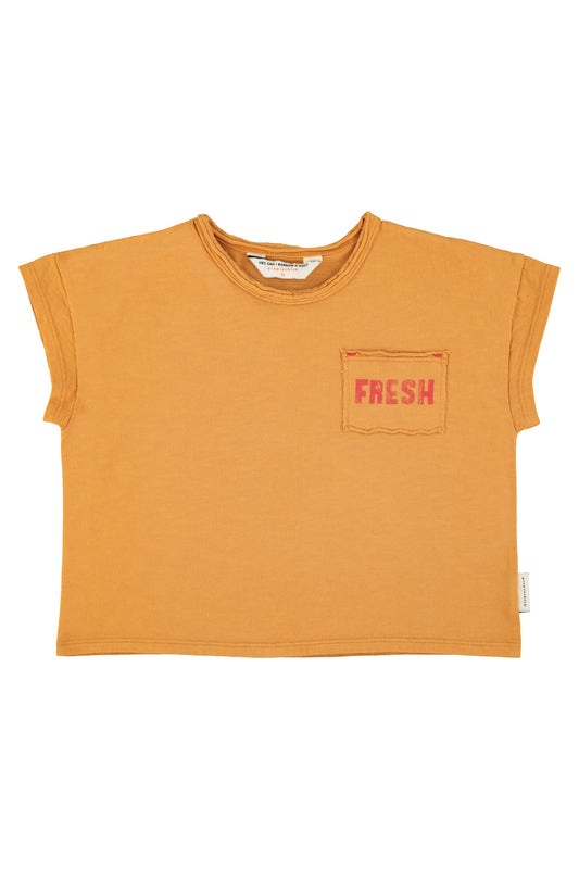 T-shirt | camel w/ strawberry print